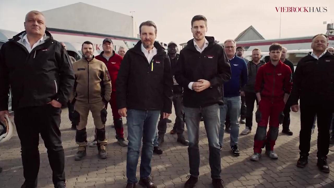 Ziegel und Wasserwaage