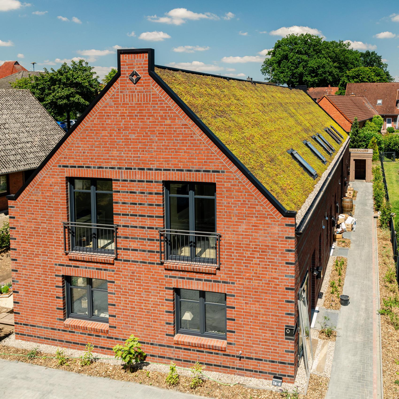 Verklinkertes Power-Townhouse mit Gründach