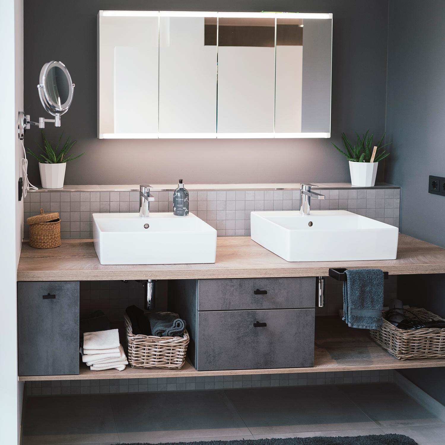 Amaturen und Waschbecken im Badezimmer in der Haus-Konfigurator-App von Viebrockhaus planen