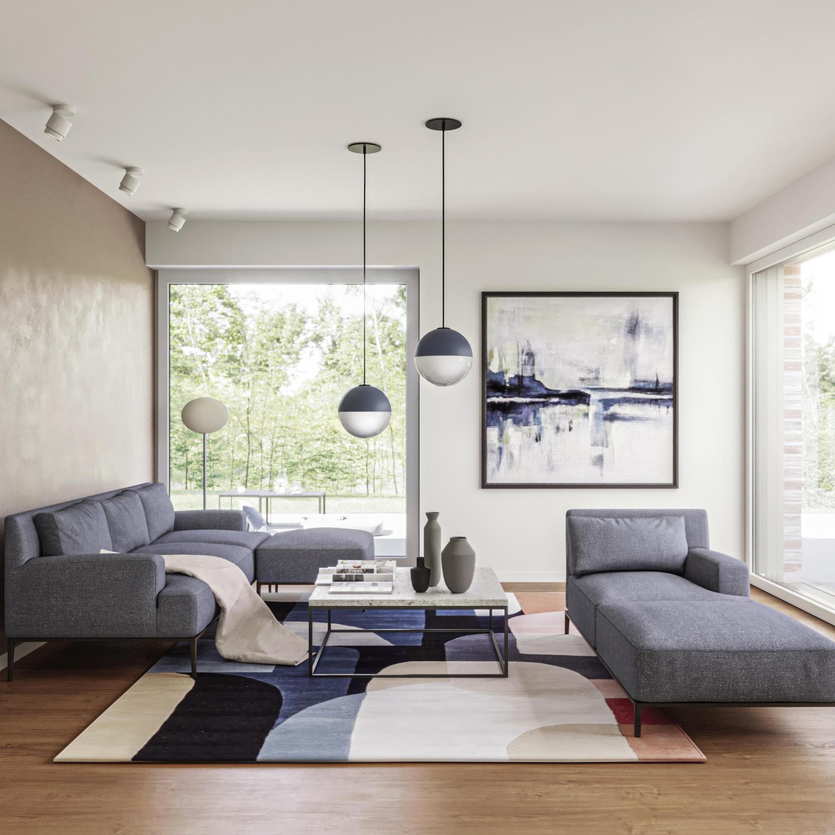 Blick in ein Wohnzimmer mit zwei Couchen