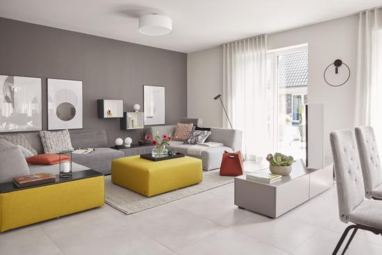 Wohnzimmer mit gelben Akzenten