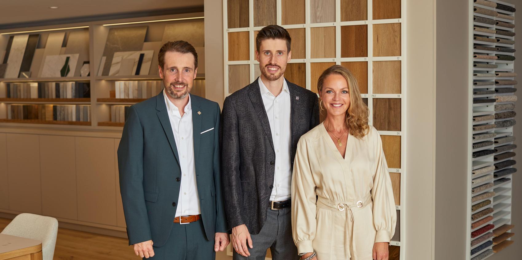 Dirk und Lars Viebrock (CEOs Viebrockhaus AG) und Eva Brenner (Dipl.-Ing. für Innenarchitektur)