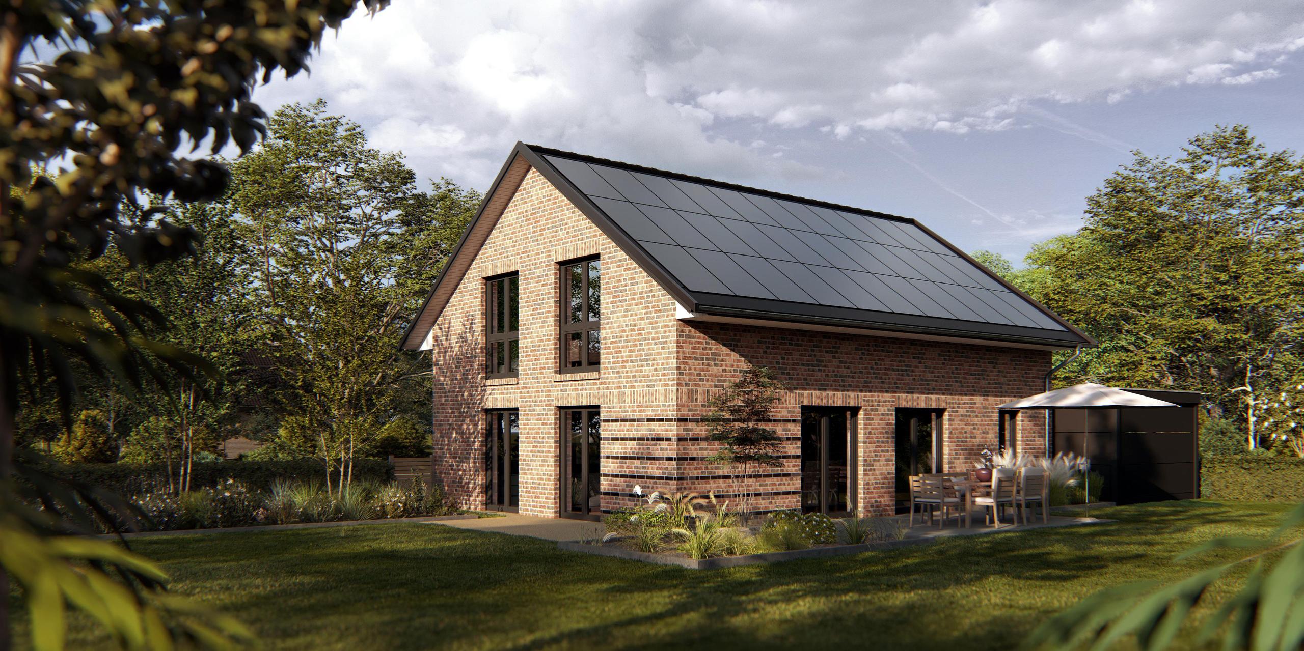 Seitenansicht eines Einfamilienhauses mit Klinker und einer großen Photovoltaikanlage auf dem Dach. Es handelt sich um das V3 von Viebrockhaus