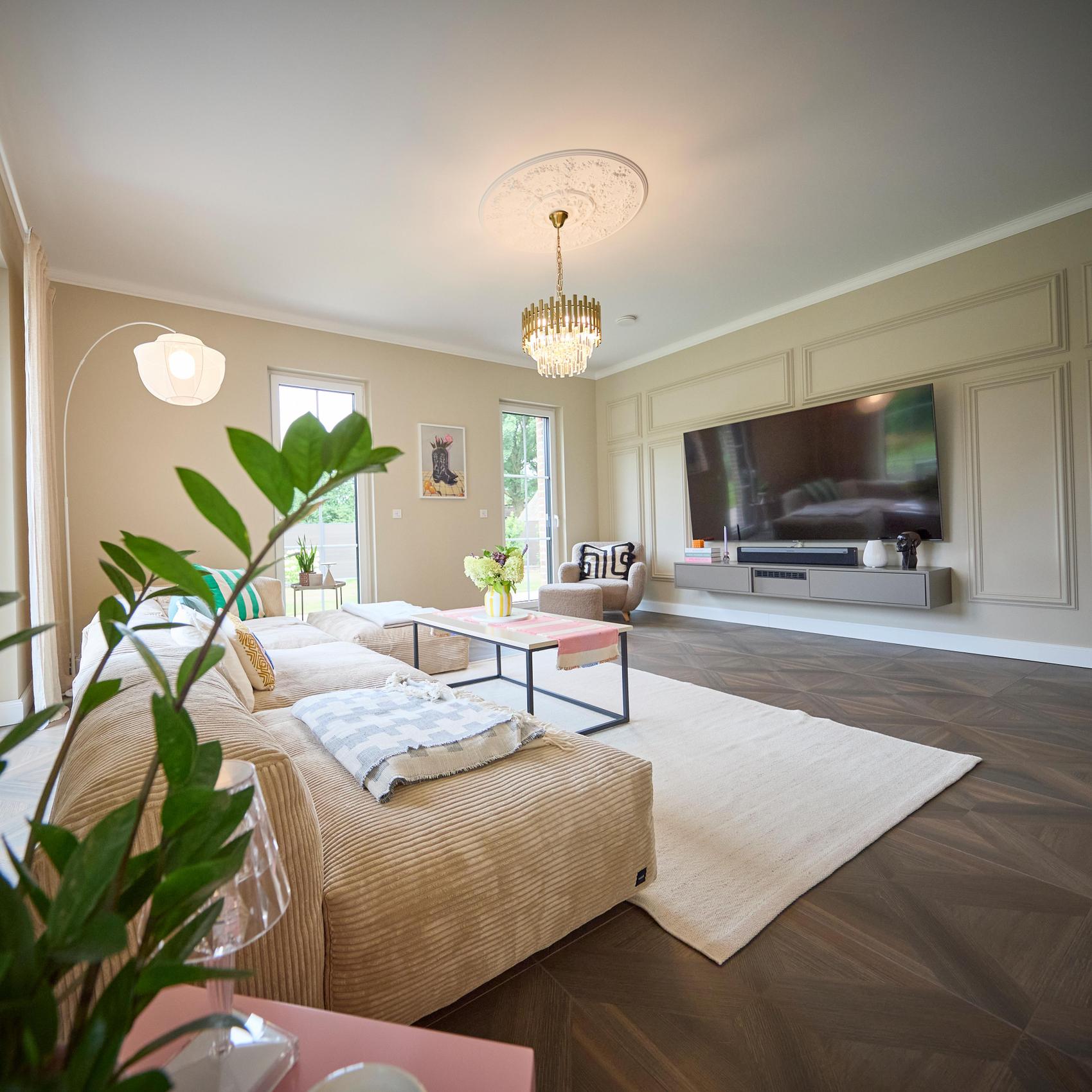 Blick in ein fertig eingerichtetes Wohnzimmer