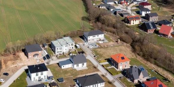 Blick von oben auf ein Neubaugebiet