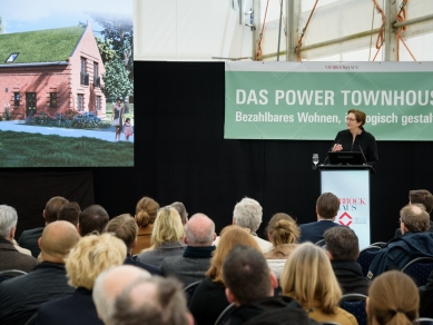 Power Townhouse Grundsteinlegung Klara Geywitz